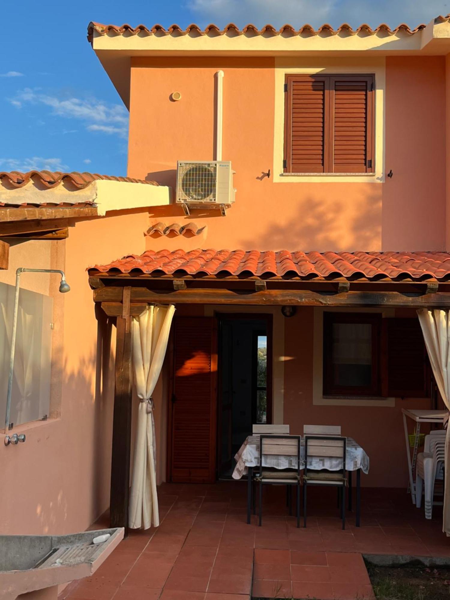 Casa Sviluppata Su Due Piani Con Doppia Veranda E Parcheggio Privato San Teodoro  Exterior foto