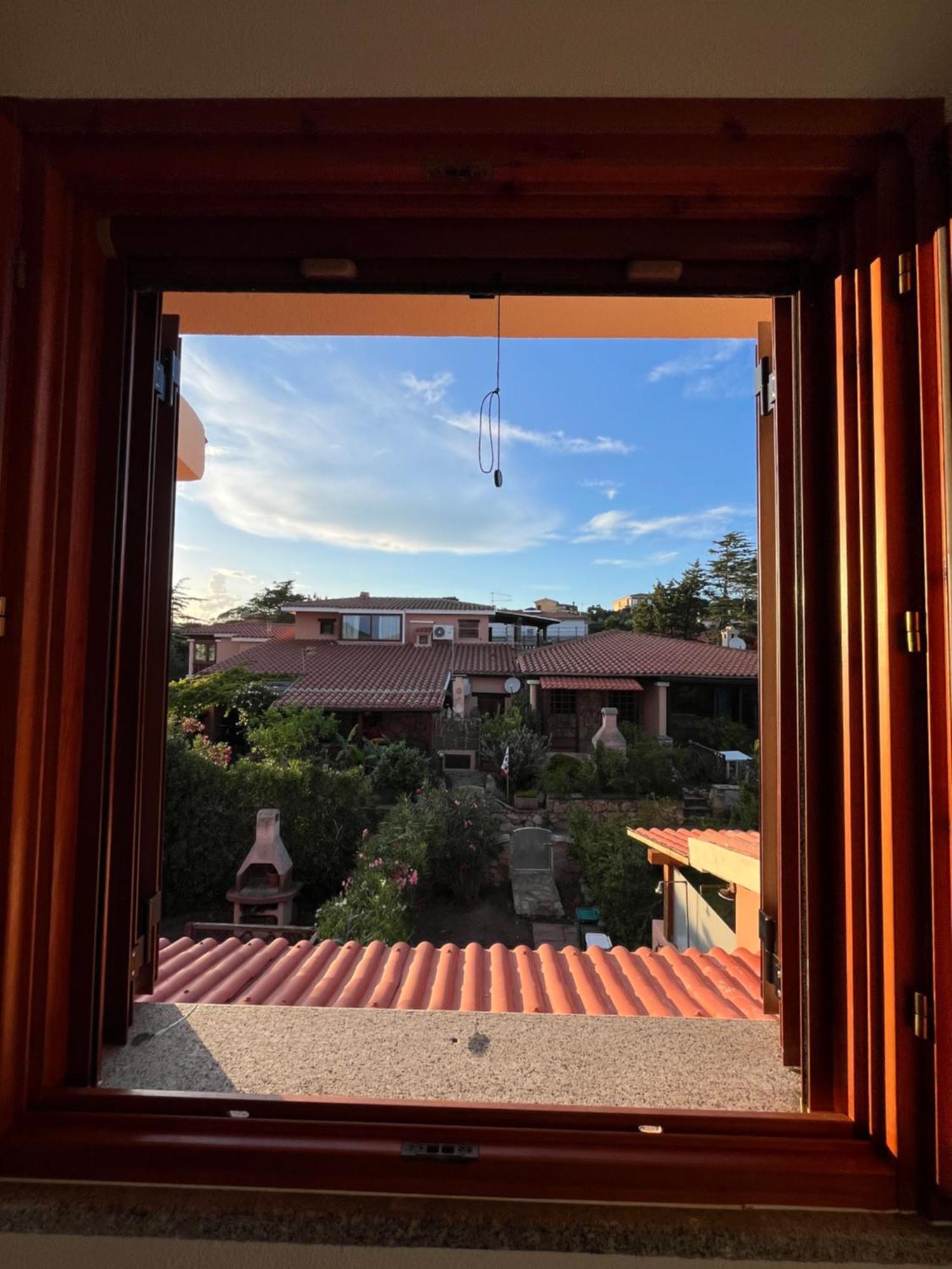 Casa Sviluppata Su Due Piani Con Doppia Veranda E Parcheggio Privato San Teodoro  Exterior foto