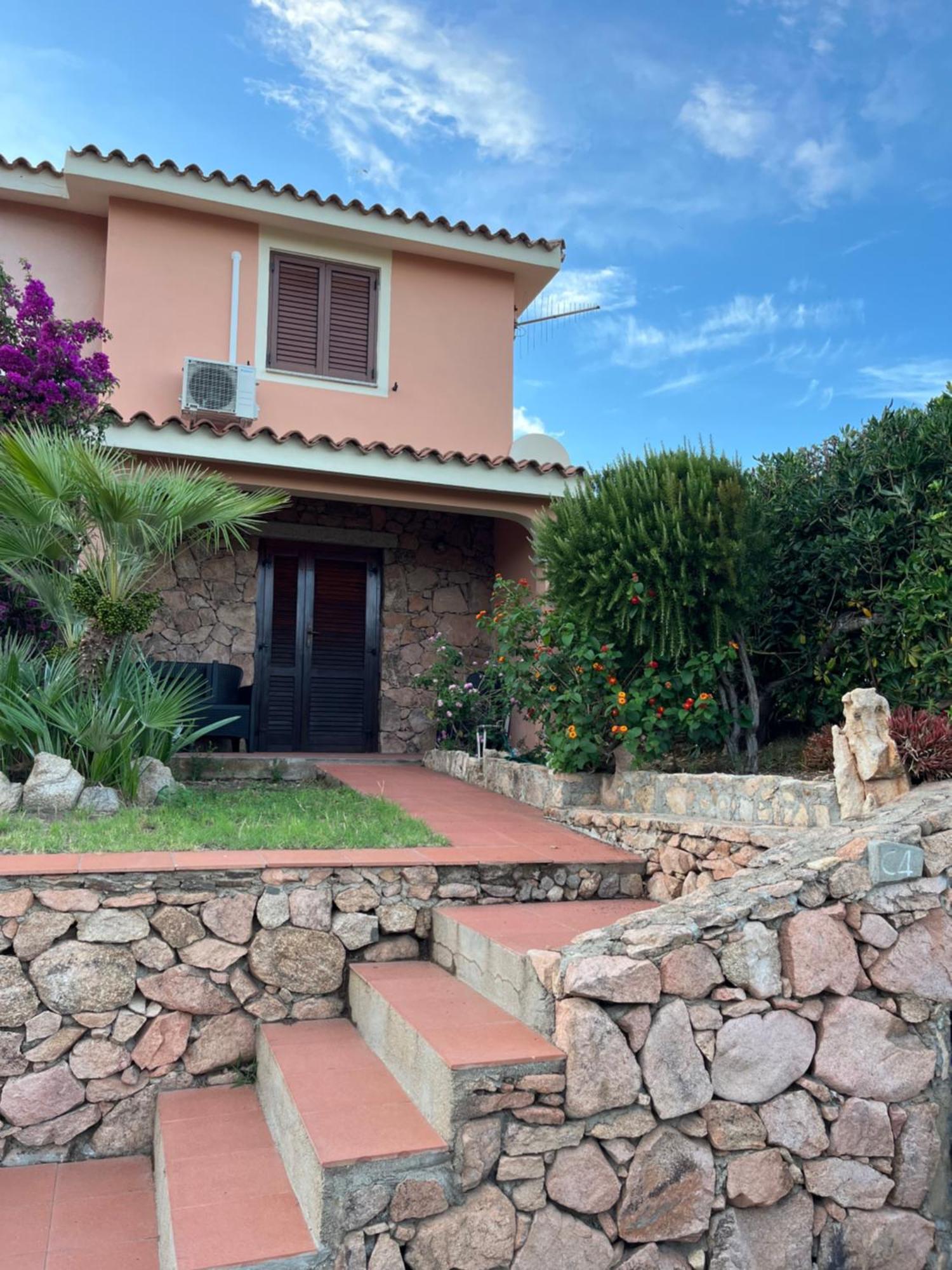 Casa Sviluppata Su Due Piani Con Doppia Veranda E Parcheggio Privato San Teodoro  Exterior foto