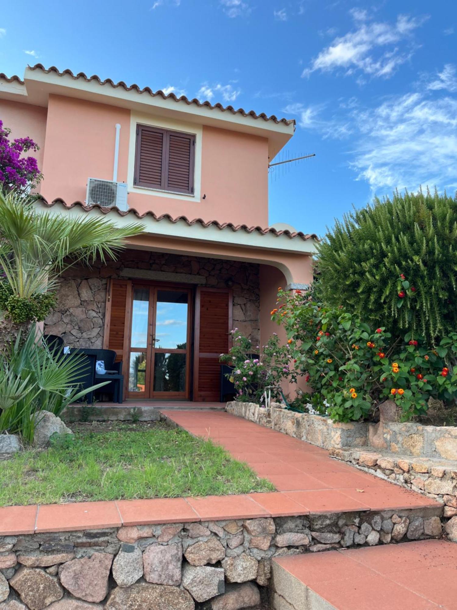 Casa Sviluppata Su Due Piani Con Doppia Veranda E Parcheggio Privato San Teodoro  Exterior foto